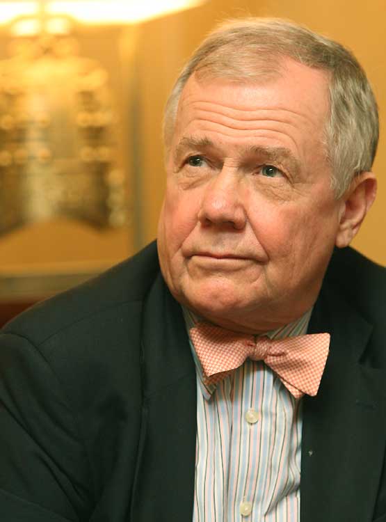 图文:国际投资大师罗杰斯抵达西安参加华山论剑