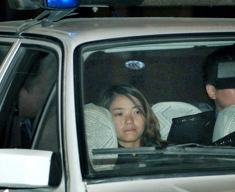 12月1日晚,葛倩茹被带往公安局讯问.《华商报》记者 宁峰 摄