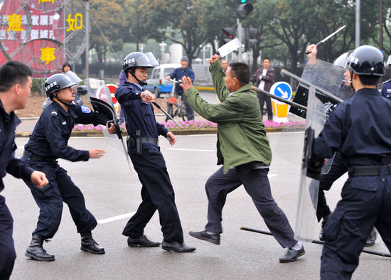 警匪对峙图片