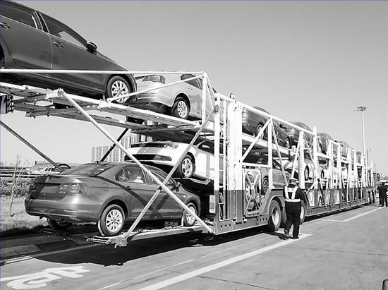 14米货车违规加长到32米 行驶高速路被查(图)