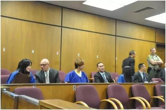 中国留学生施虐同学案宣判 女生用纸挡脸