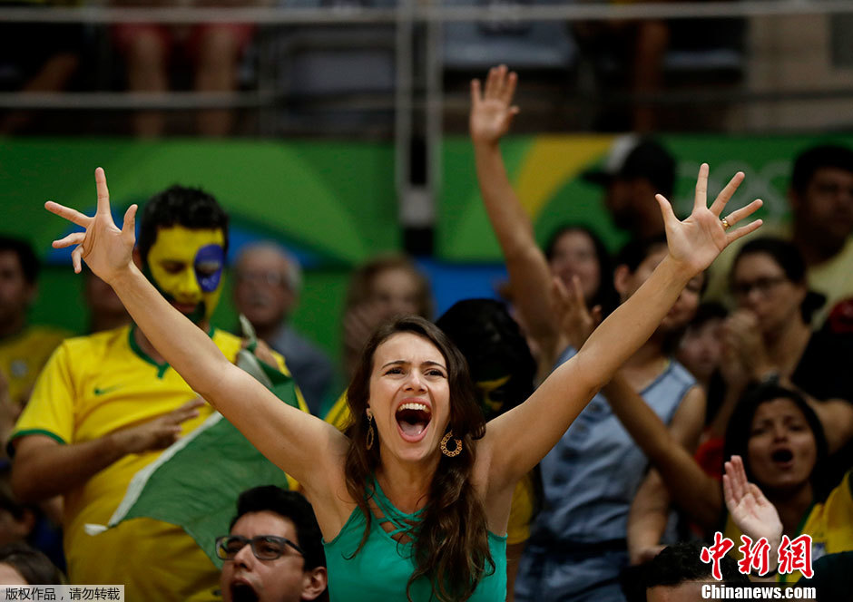 巴西 正文  当地时间8月15日,在里约奥运会男子撑杆跳决赛,巴西小将以
