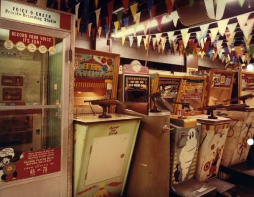 追忆童年烂漫时光 图看最古老豪华的游戏厅