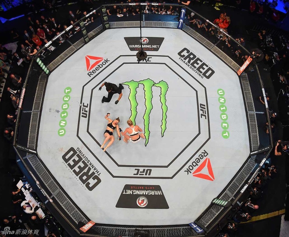 UFC格斗女王罗西遭KO