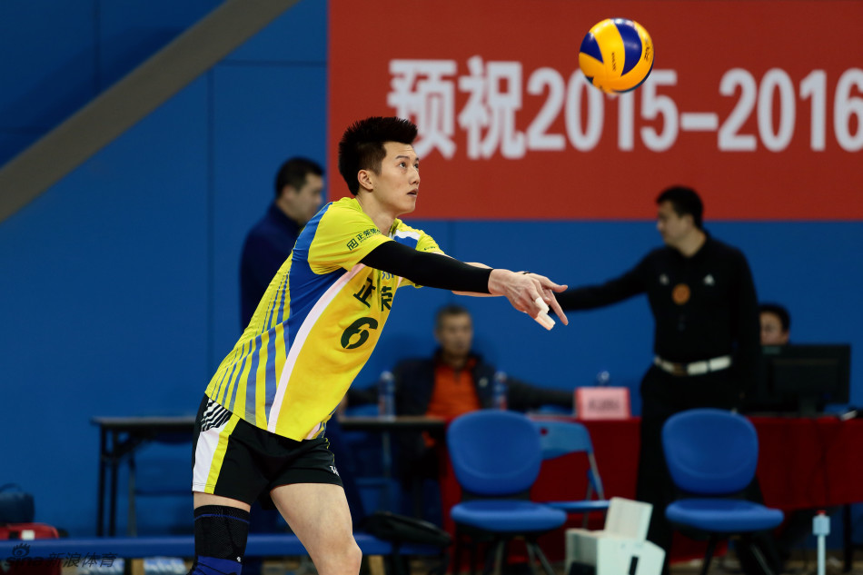 河南男排双杀江苏拦网超出12分 张晨21分难救主