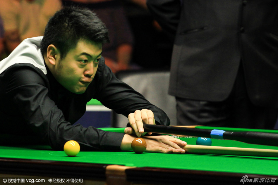 表情帝啊!梁文博自扇耳光