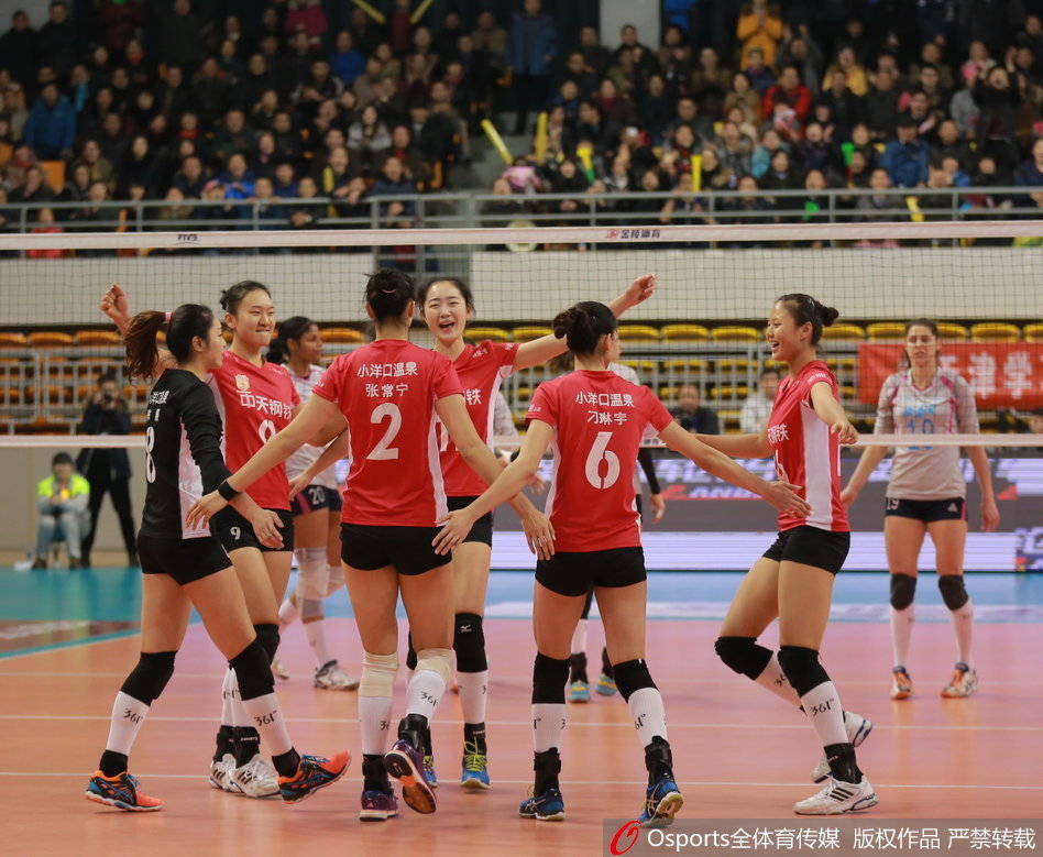 江苏女排庆祝得分