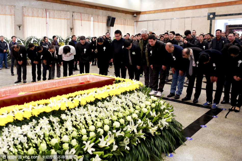 曾雪麟遗体送别仪式举行
