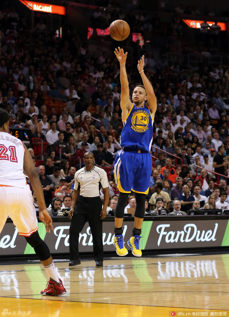 库里在比赛中