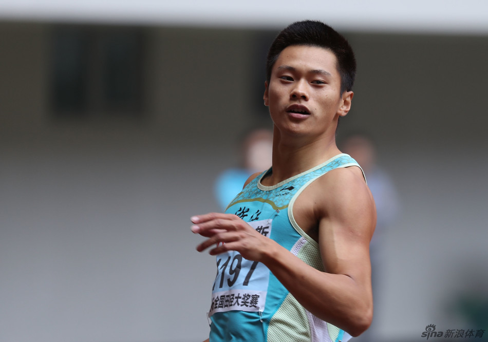 谢震业200米夺冠张培萌第4