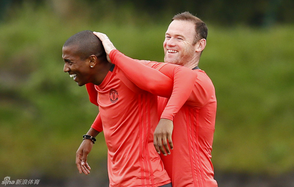 鲁尼随队认真训练