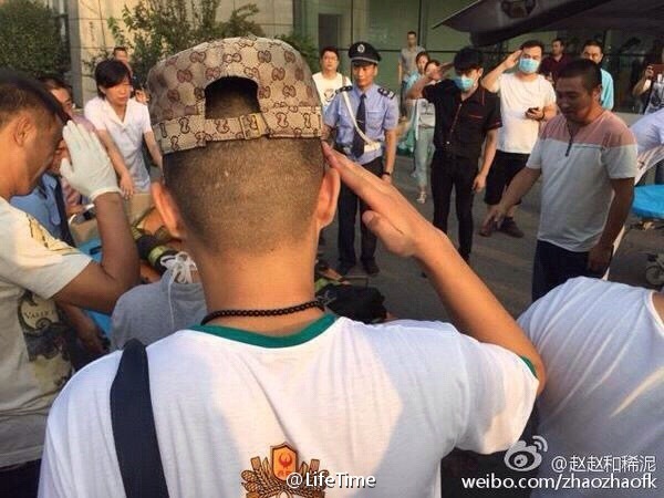 天津滨海爆炸 向现场的所有消防战士致敬