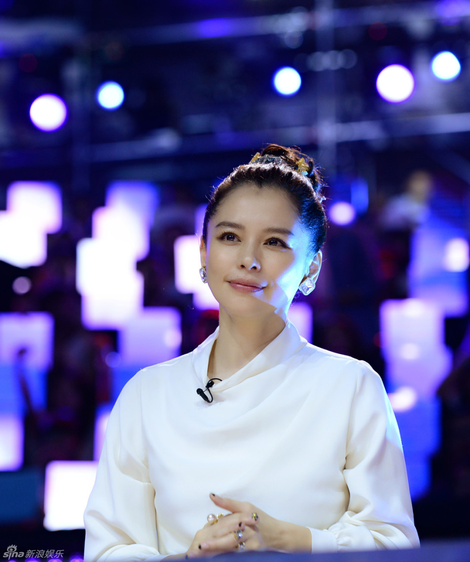 母爱感人女神徐若瑄家中扮丑逗孩子开心