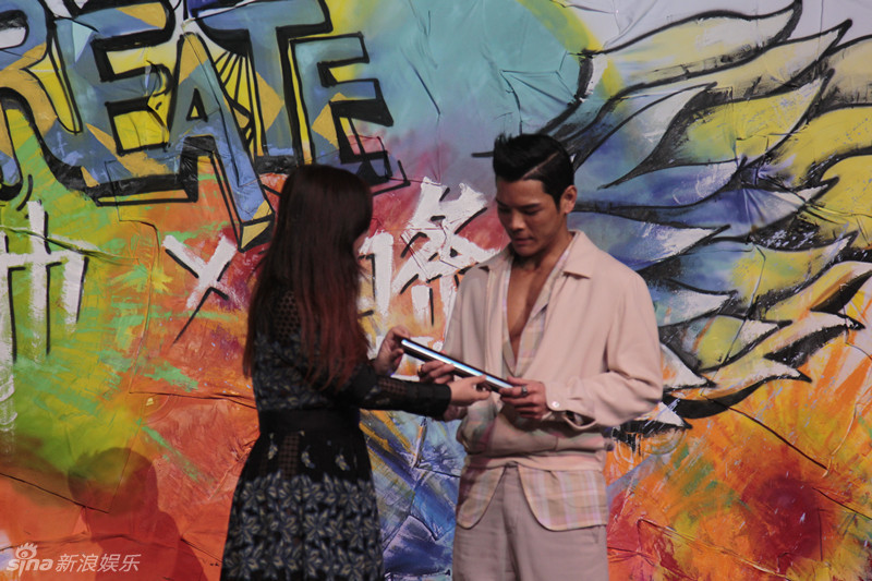 向佐获最具影响力封面明星