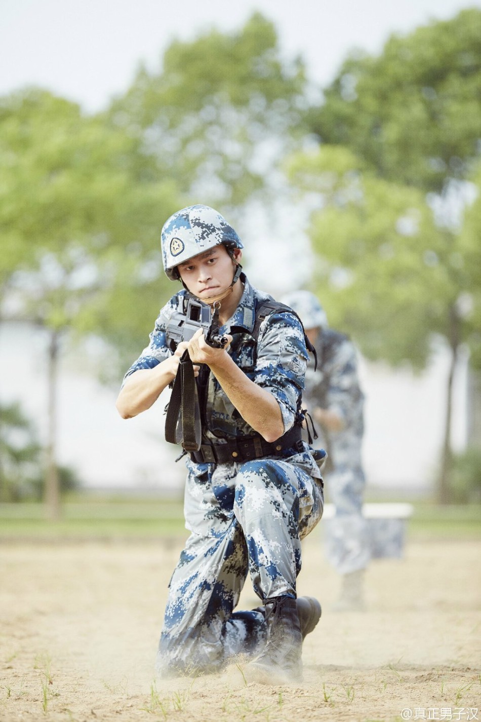 孙杨帅气军装照