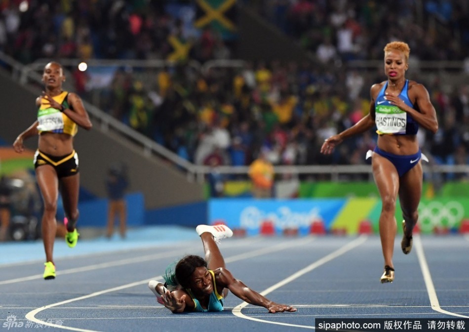 巴哈马选手米勒摔过终点