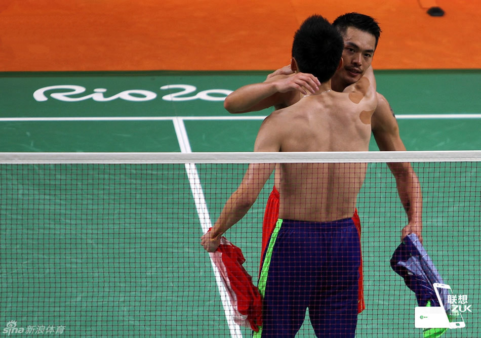 比赛过后深情拥抱