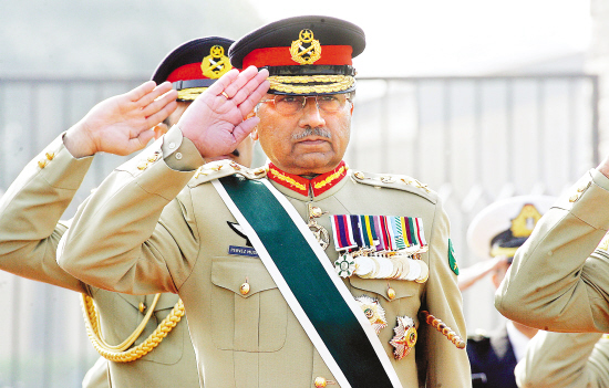 11月27日,巴基斯坦总统穆沙拉夫参加在拉瓦尔品第的联合参谋总部举行