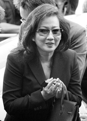 当日,朴乍曼返回泰国后,在曼谷素瓦那普机场被泰国警方逮捕,在缴纳