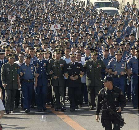 中新網2月26日電 在推翻菲律賓前總統馬可斯的人民力量革命22週年紀念