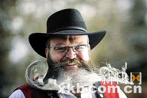 艾尔马·怀斯 胡子上的自行车