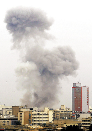 巴格达连环爆炸500余人死伤