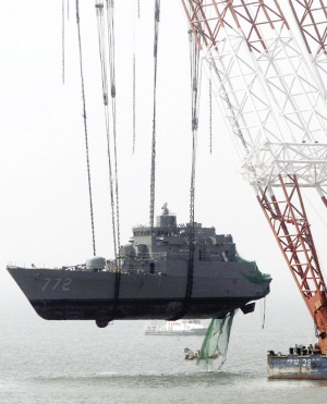 军舰合并 底部缺口像个斗笠