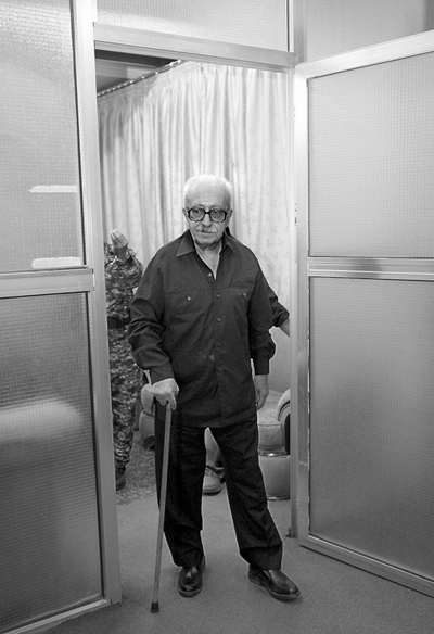 台26日报道,伊拉克高等刑事法庭当天判处伊前副总理塔里克阿齐兹绞刑