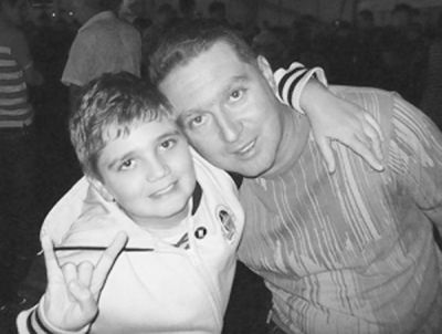 巴西13岁少年想当杀手杀全家后自杀