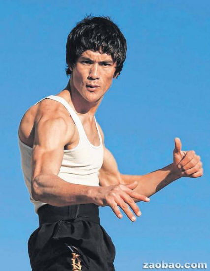 长相和动作有几分李小龙影子的阿布法兹尔,最近在网上走红.(路透社)