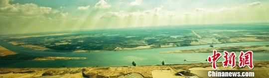 8月6日，新苏伊士运河正式通航。