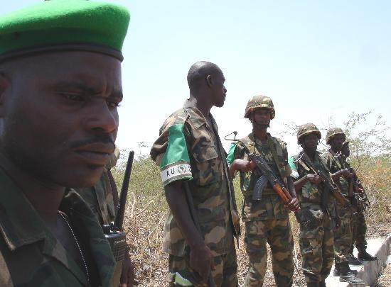 图片 正文 4月8日,非洲联盟驻索马里维和部队在索首都摩加迪沙西南部