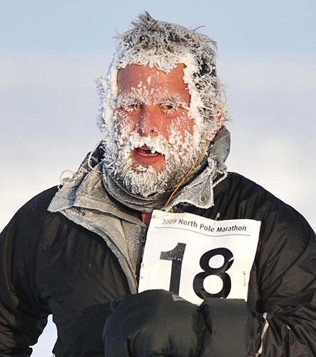 获得第26名的杰克逊,到达终点时他的胡子和头发上已经满是凝结的冰雪.