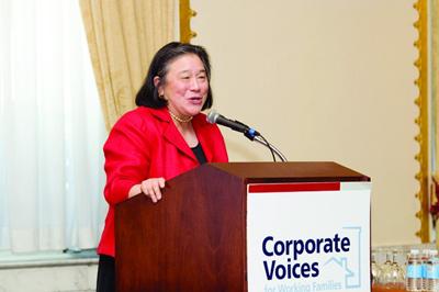 美国白宫5日发表声明,宣布将奥巴马华裔"女军师"陈远美(左图)擢升为