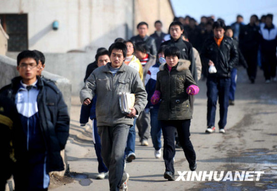 近万农民陪读大军大学梦让人如此沉重组图