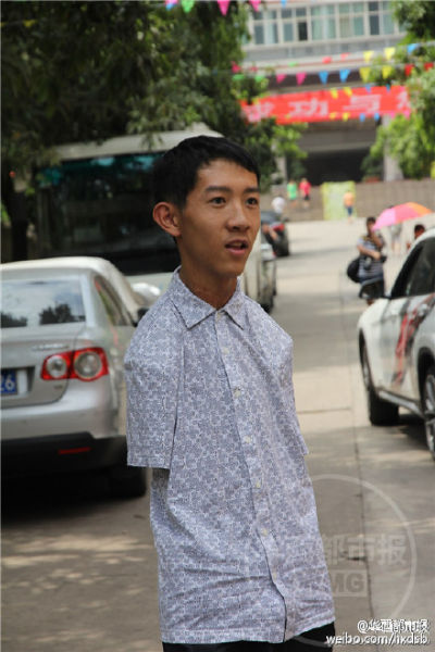 攀枝花无臂考生彭超