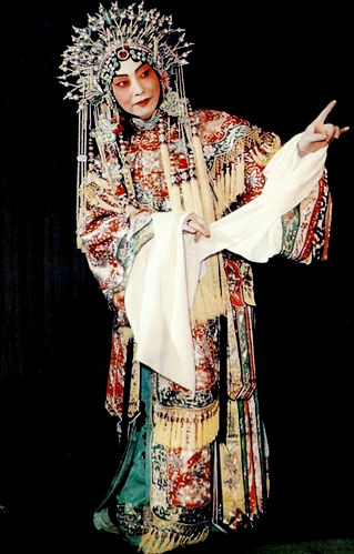 《杨贵妃》)坂东玉三郎被观众称为"日本的梅兰芳"