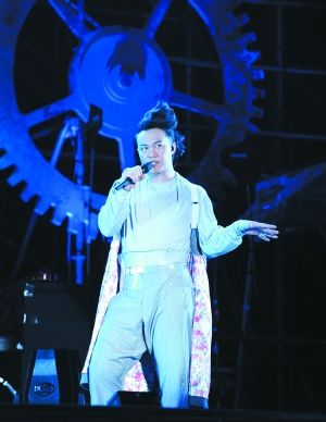 陈奕迅个唱玩“双重人格”连续四年北京开唱