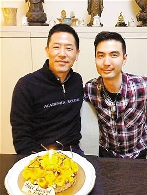张国荣55岁同性恋人唐鹤德近照曝光