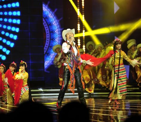 新浪娱乐讯 昨天是元宵佳节,歌手春雷也携全新单曲《八千八》登陆