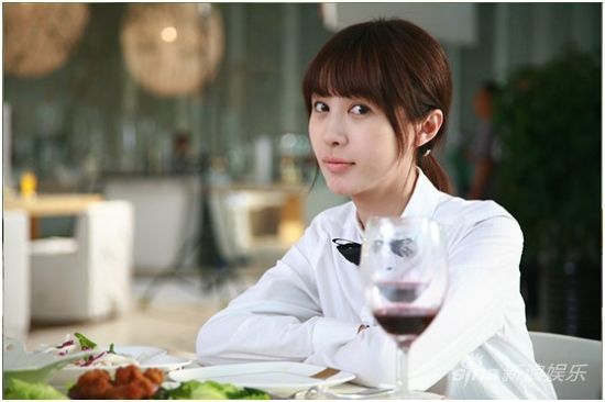 凭借热播剧《幸福的面条》积攒了超高人气的气质女星李菲儿[微博