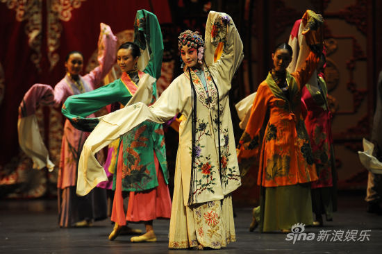 中国国家芭蕾舞团《大红灯笼高高挂》中的京剧元素 摄影:王宁