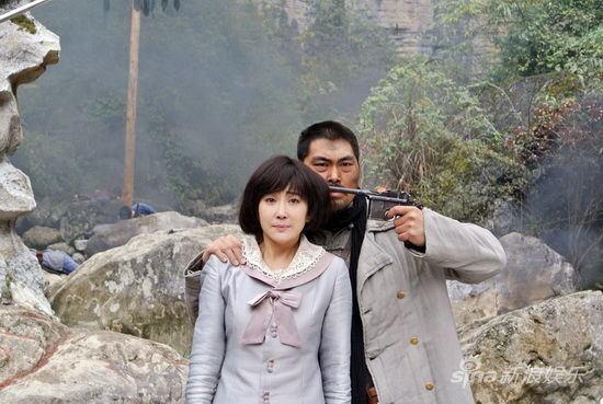 杜若溪饰演覃岚杜若溪变"女汉子"新浪娱乐讯 电视剧《血誓》即将于9月