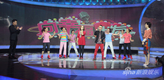 老猫龙梅子王麟做客央视节目中秀广场舞