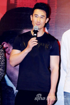 奇道饰演男主角郑立君奇道发布会接受采访