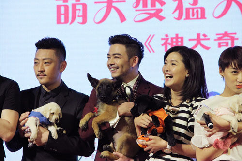 杨烁亮相发布会现场