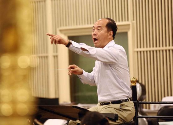 著名指挥家张国勇
