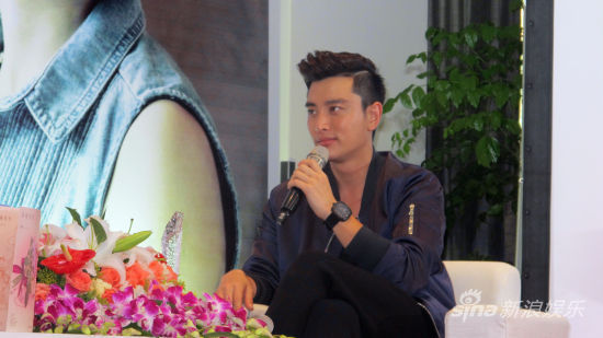 贾乃亮助阵桐华新书发布 新角色被赞帅