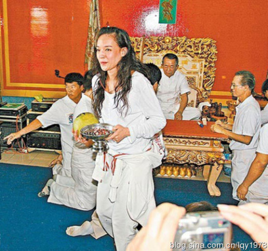 泰国白龙王女儿被揭穿图片