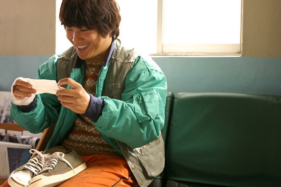 资料图片:韩国影片《傻瓜》精彩剧照(10)